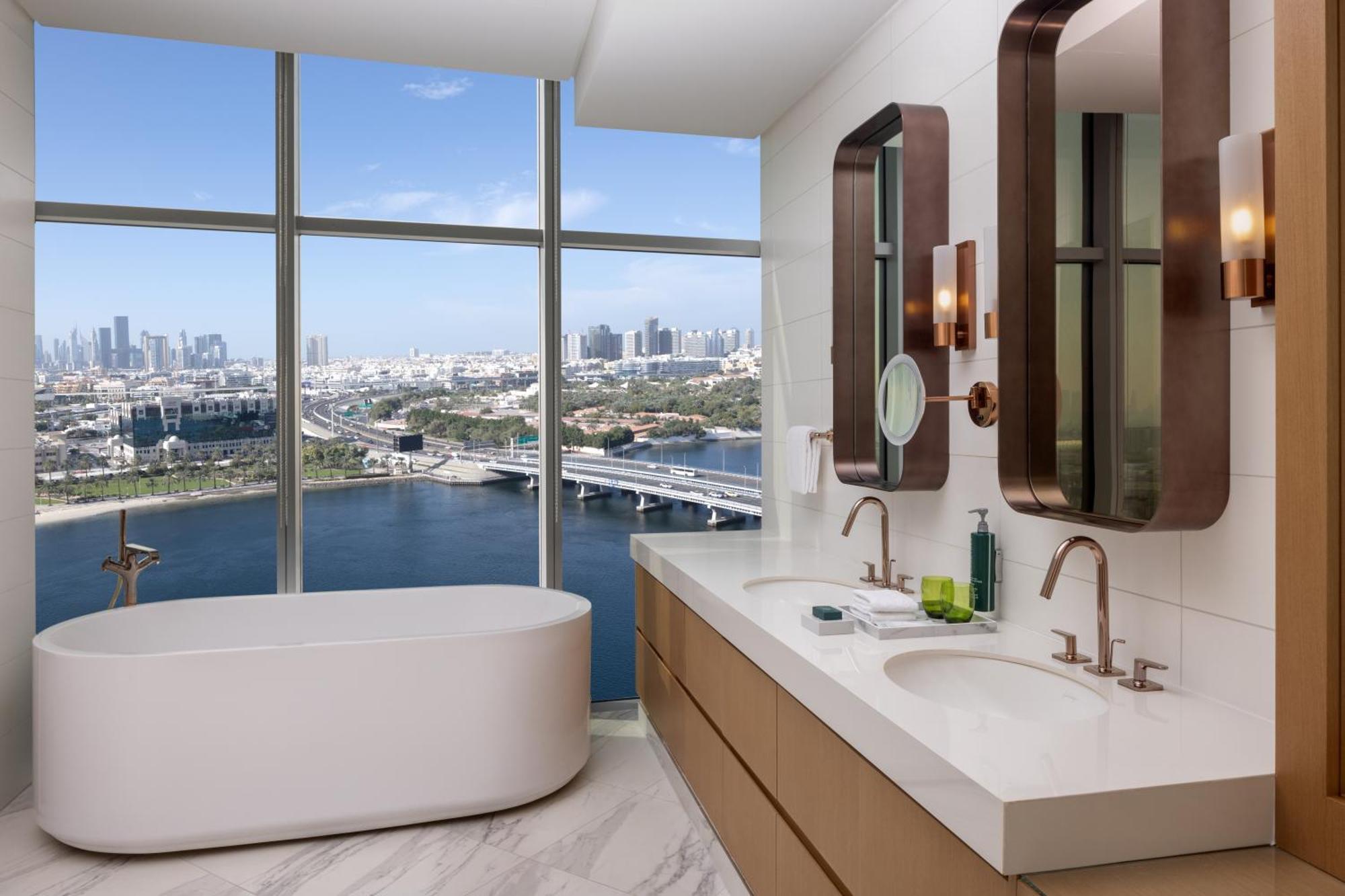 Hilton Dubai Creek Hotel & Residences ภายนอก รูปภาพ
