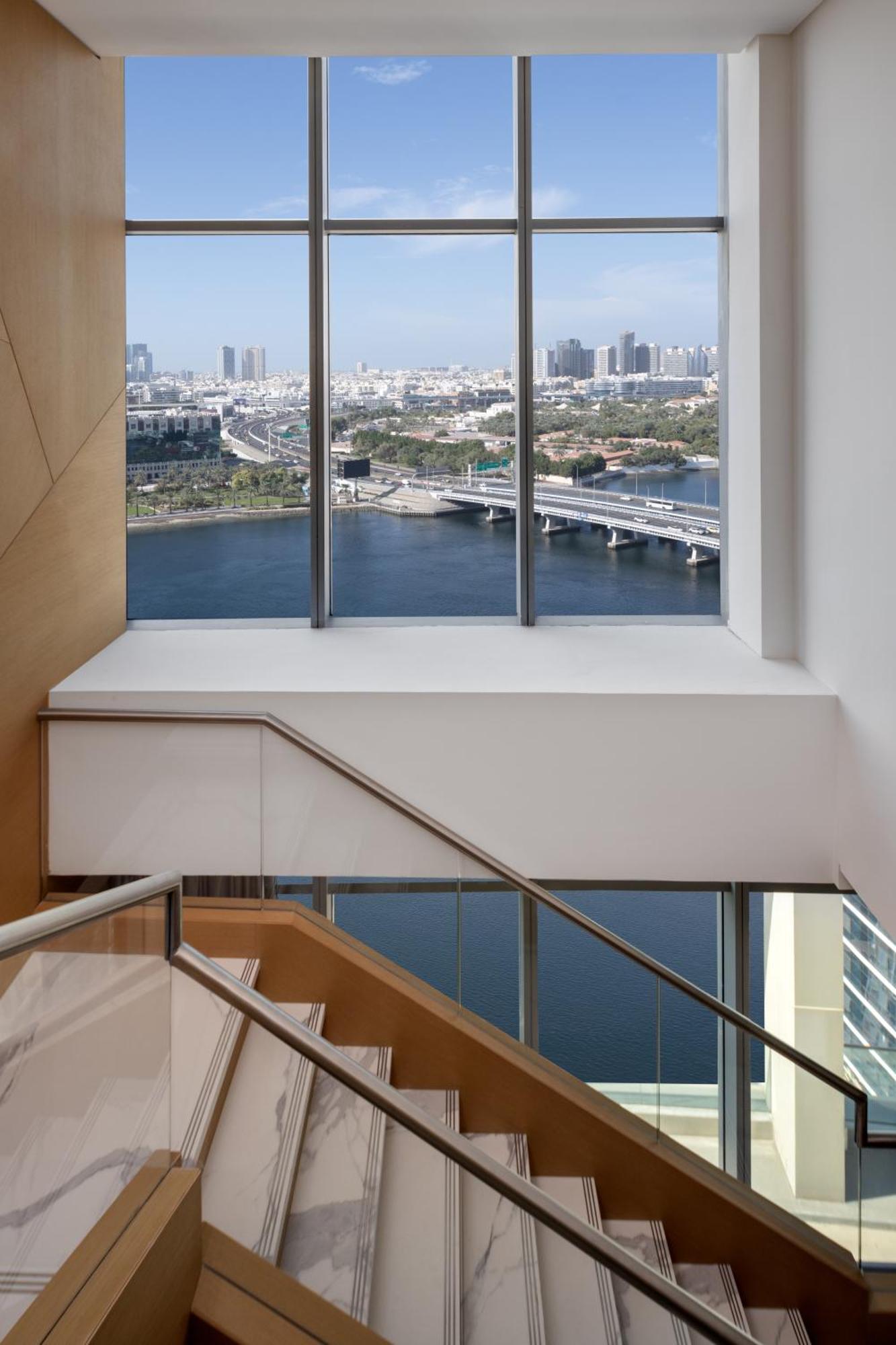 Hilton Dubai Creek Hotel & Residences ภายนอก รูปภาพ