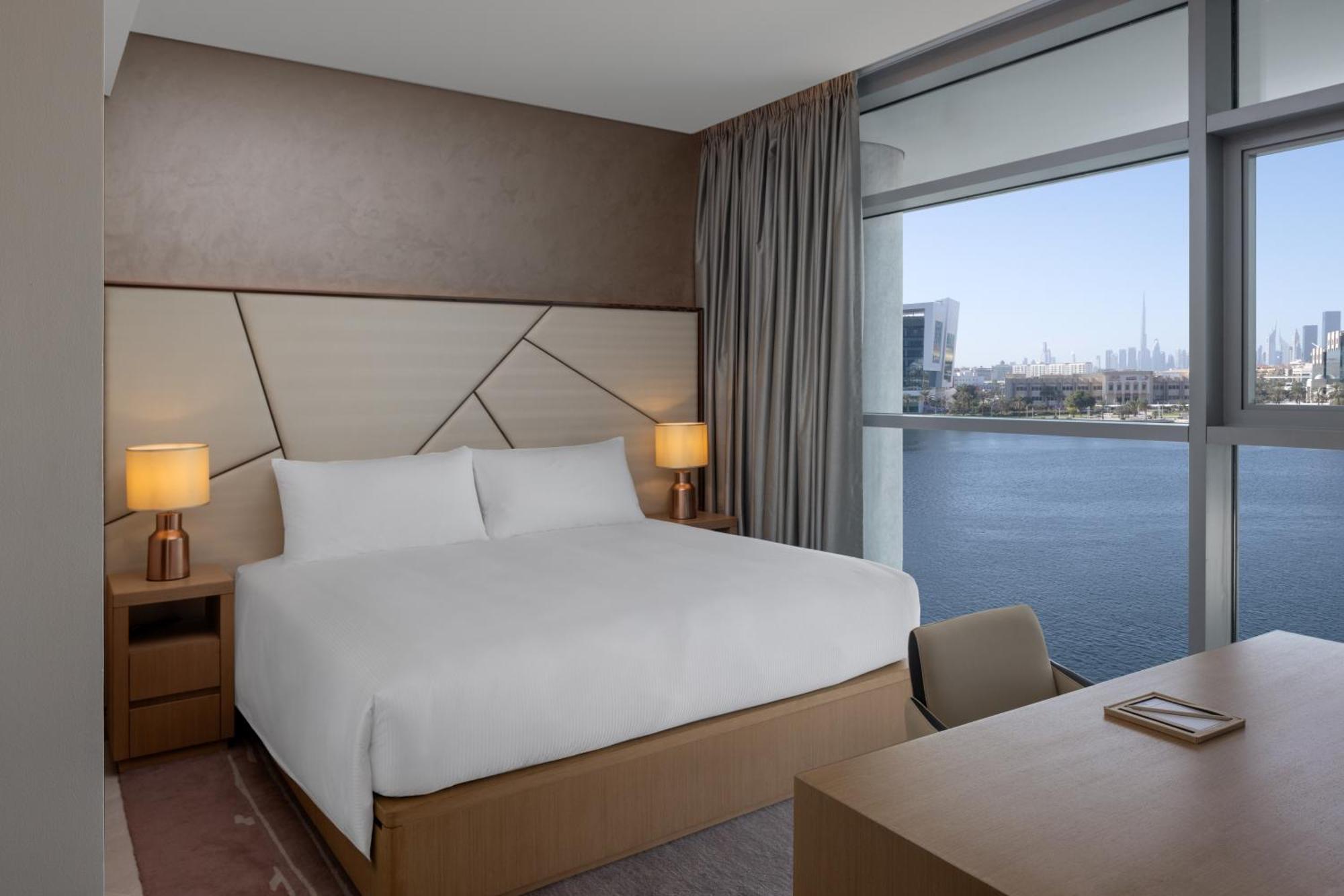 Hilton Dubai Creek Hotel & Residences ภายนอก รูปภาพ